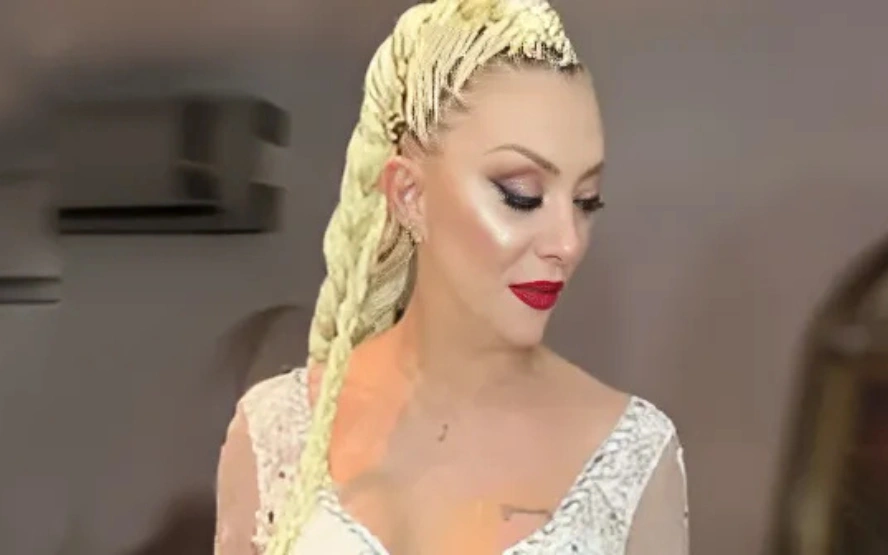 Turkish Singer Güllü - gulf repost