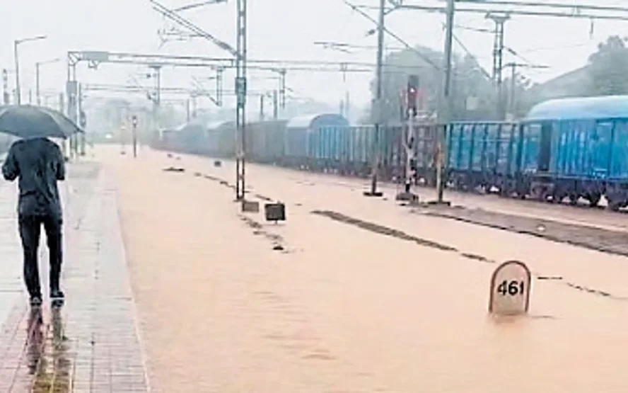 Cyclone Montha floods Telangana