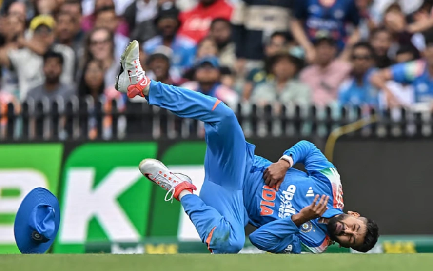 Shreyas Iyer injury in Sydney ODI