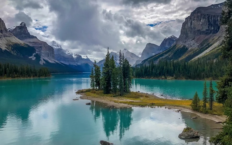 Spirit Island Jasper National Park’s Hidden Gem in the Canadian Rockies
