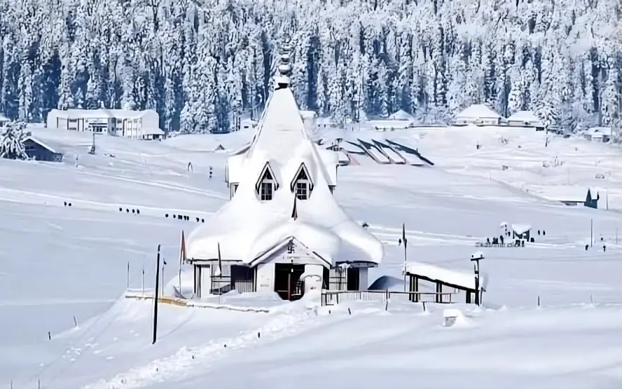Gulmarg fresh snowfall - Gulf Repost